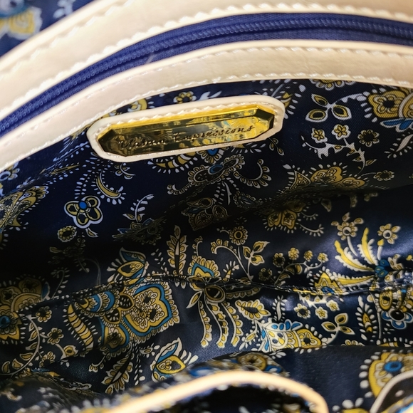 New with Tags Urban Expressions Vegan Leather Twist Front Bag - Picture 8 of 8